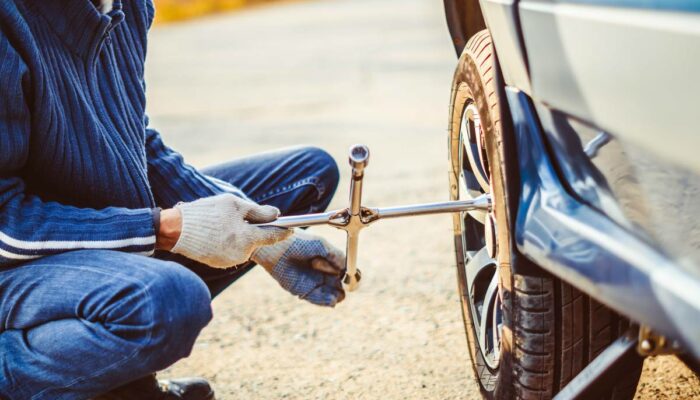 Tips to change car tires safely