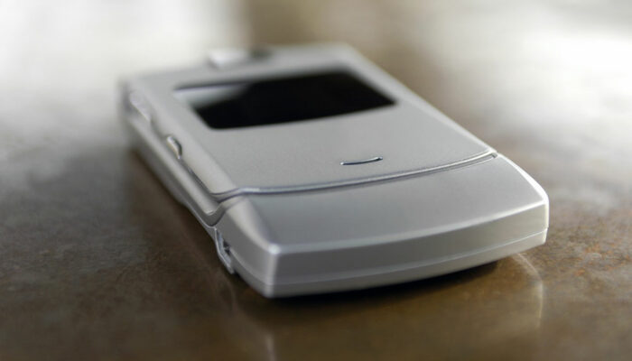 Exploring 3 popular flip phones for seniors